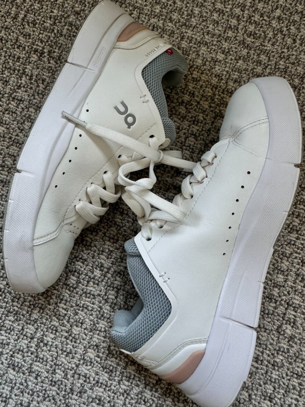 ON The Roger Advantage Tennis Shoes
